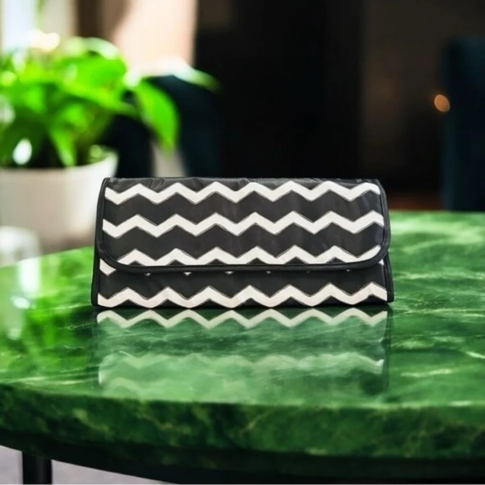Thirty-One Thermal Tote Black White Chevron Flat Pouch Nylon Lunch Bag New